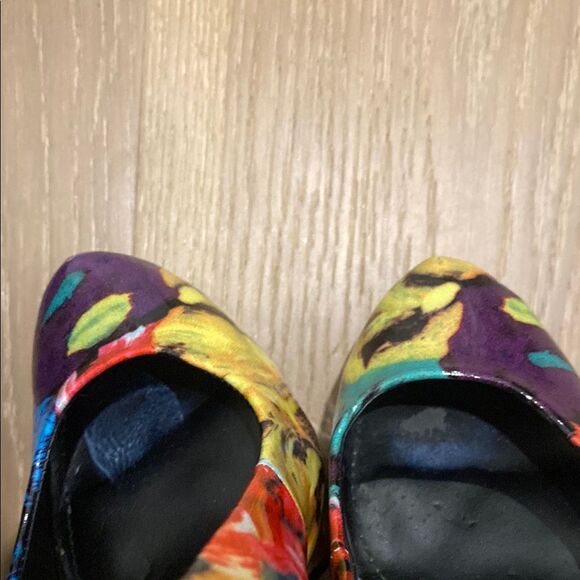 Steve Madden Nala Rainbow Floral Vegan Patent Leather Platform Pumps Heels Sz 6 - Picture 7 of 8